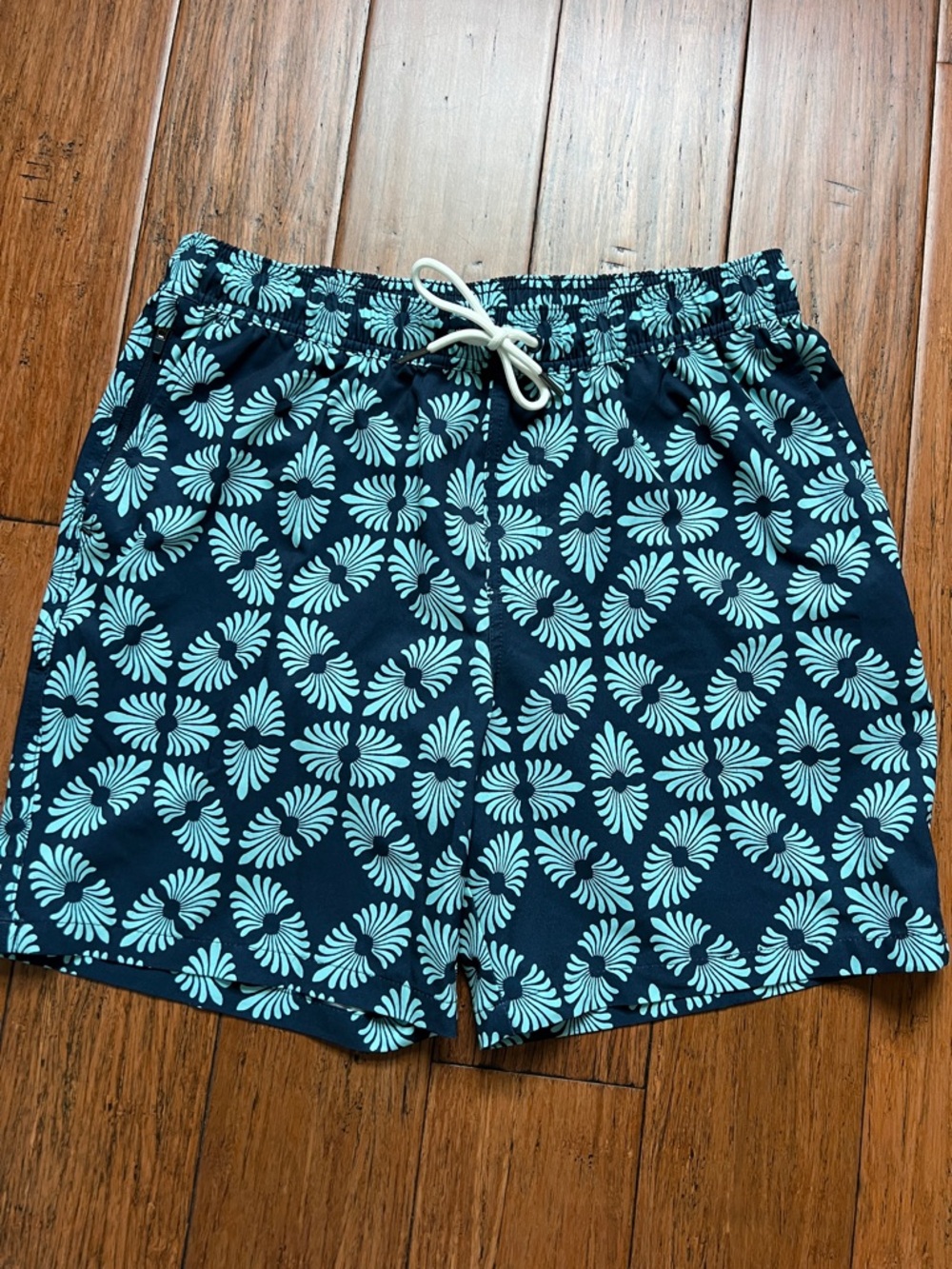 Men's Goodfellow Swim Shorts with Aqua Floral Print Sz Medium